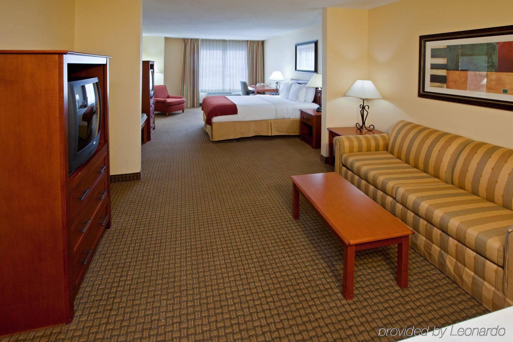 Holiday Inn Express Hotel & Suites Greenville By Ihg Exterior foto
