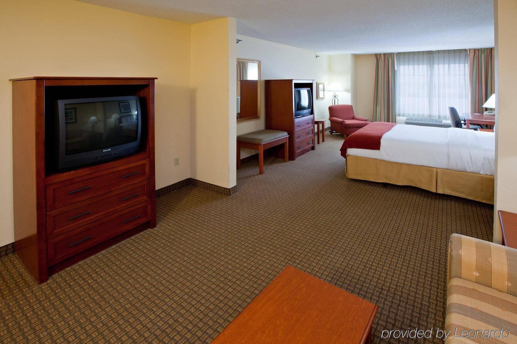 Holiday Inn Express Hotel & Suites Greenville By Ihg Exterior foto